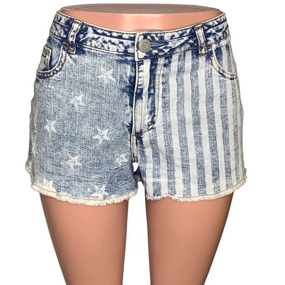 Mossimo Shorts Flag Print 5 working Pockets Belt Loops Size 13 - Picture 3 of 16